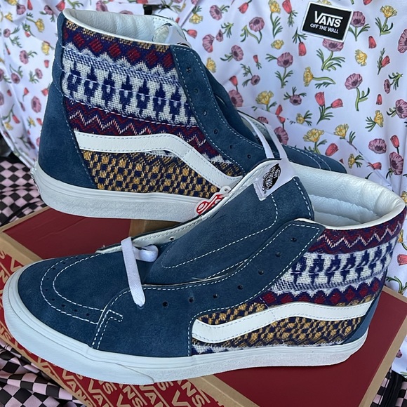 Vans Men’s Sk8-Hi
Fair Isle Blue/Multi
VN0A7Q5NBER
Sneakers - Picture 11 of 16